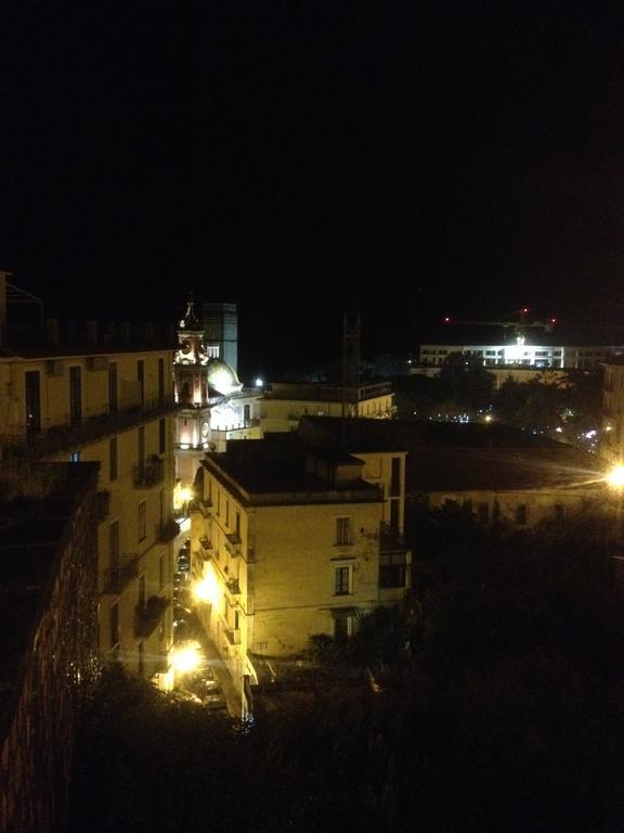 Fronte Al Porto Apartment Salerno Bagian luar foto