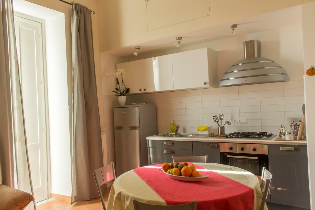 Fronte Al Porto Apartment Salerno Bagian luar foto