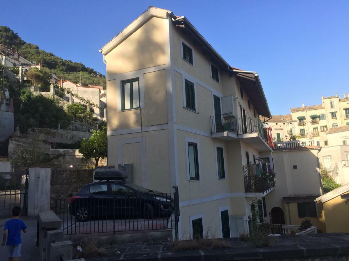 Fronte Al Porto Apartment Salerno Bagian luar foto
