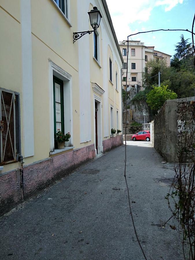 Fronte Al Porto Apartment Salerno Bagian luar foto