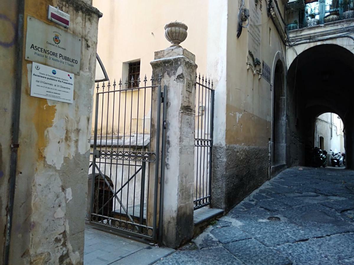 Fronte Al Porto Apartment Salerno Bagian luar foto